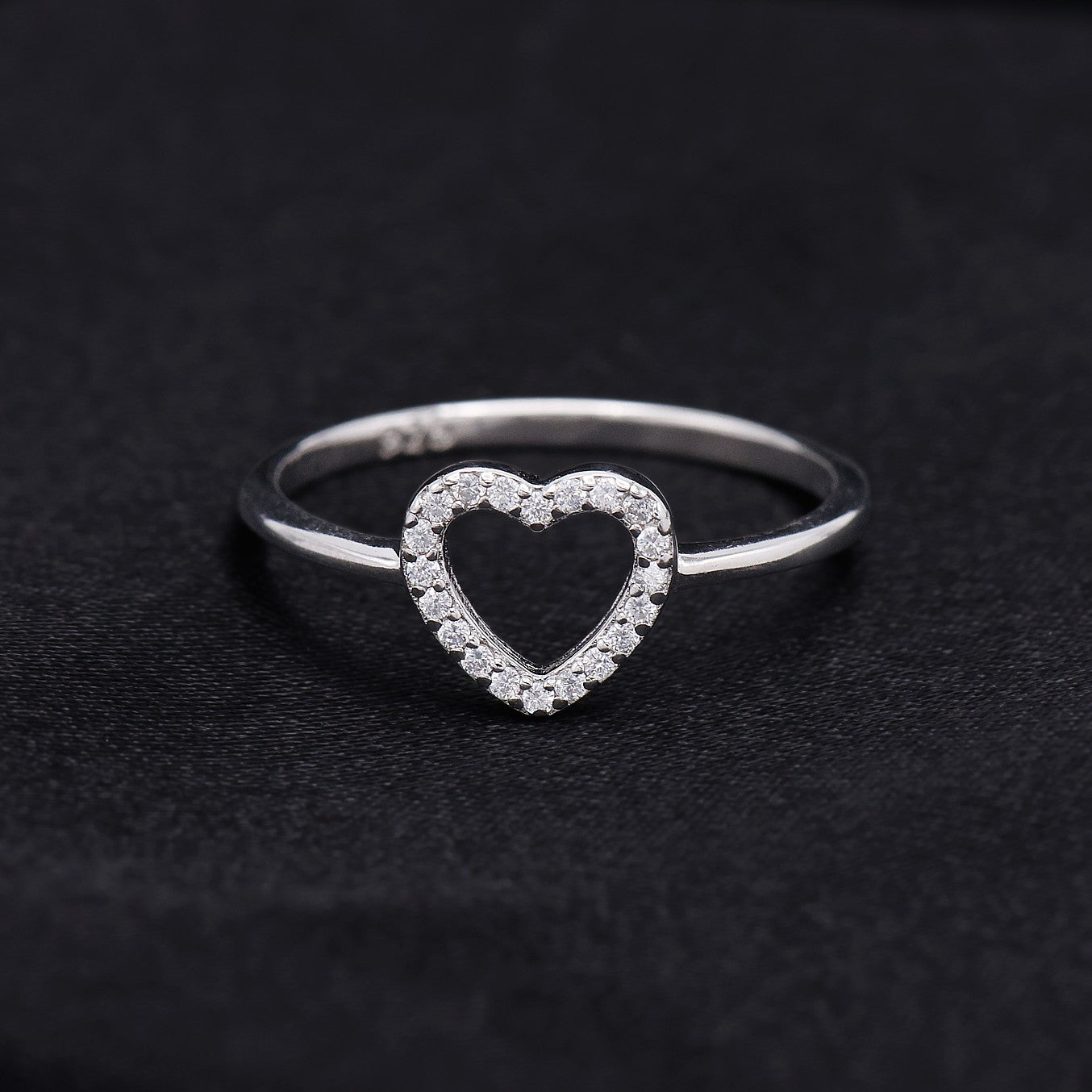 Small Iced Heart Ring - 925 Silver