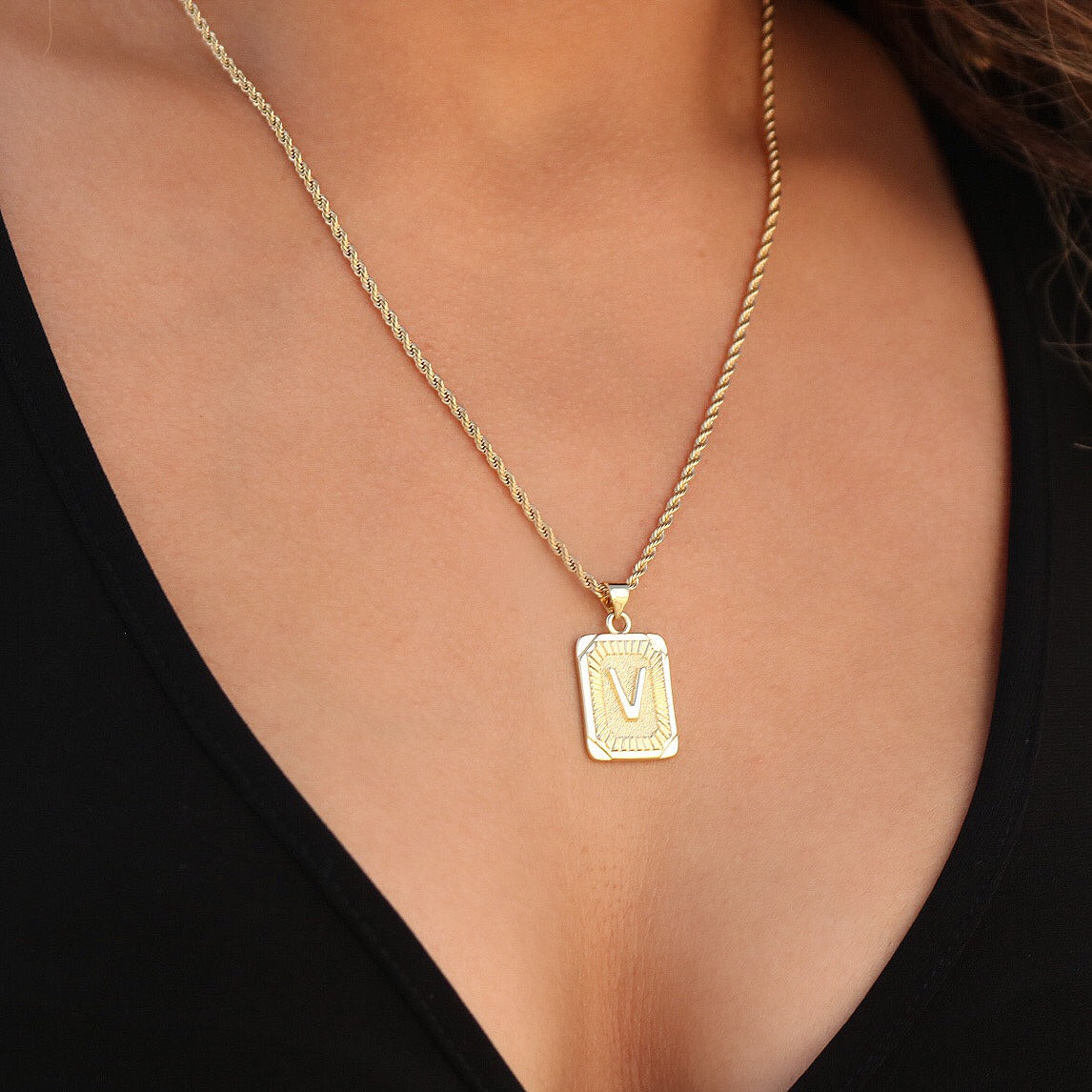 Initial Medallion Pendant Necklace (Letters A-Z)