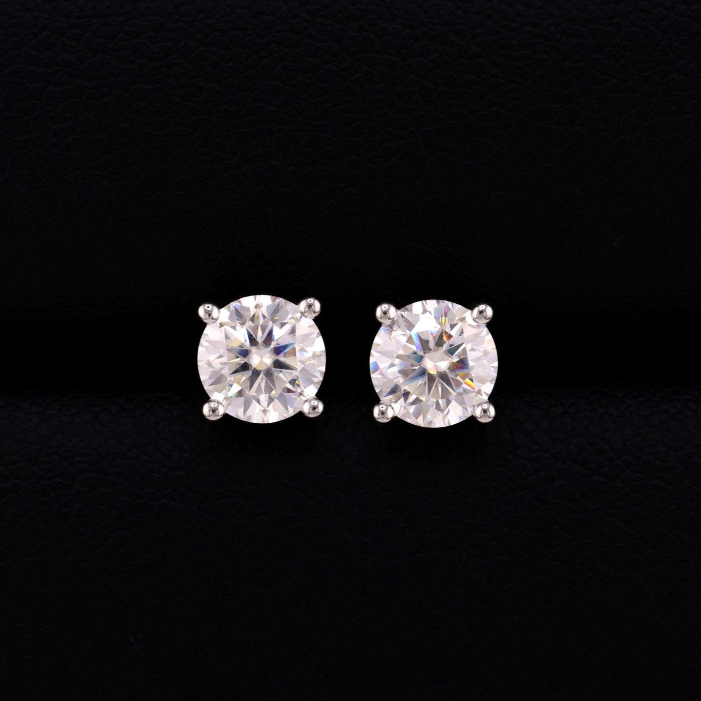 VVS Moissanite Round Cut Stud Earrings - 925 Silver