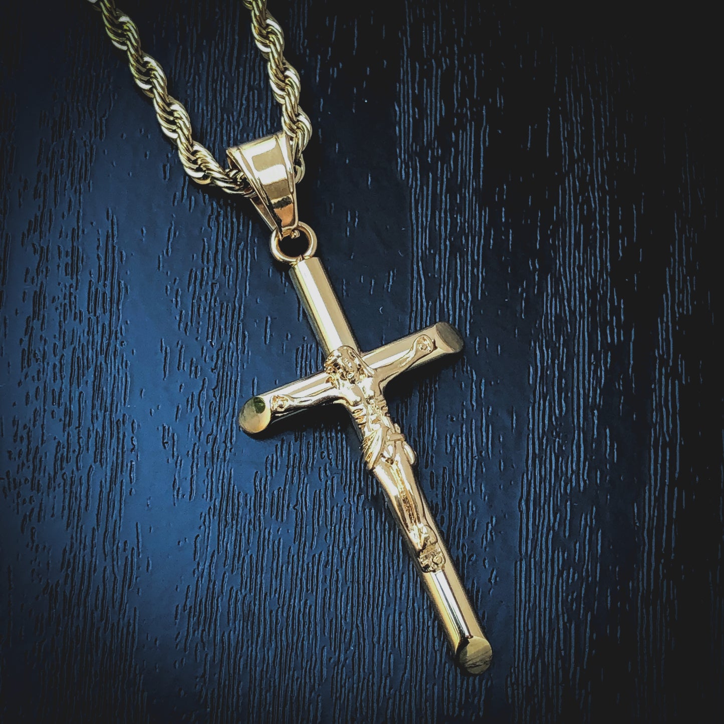 The Classic Crucifix Pendant - Gold